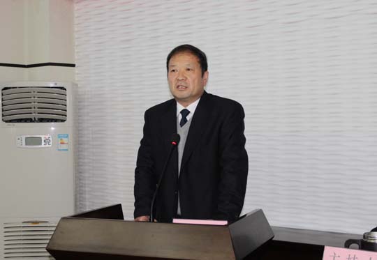 工會主席翟武漢宣布《表彰2012年度先進(jìn)單位和先進(jìn)個人的決定》