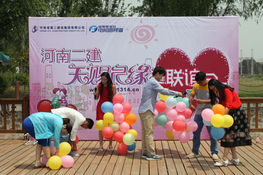 積極準(zhǔn)備,踩氣球