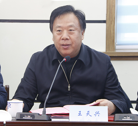 新鄉(xiāng)市副市長王天興主持院士工作站揭牌儀式