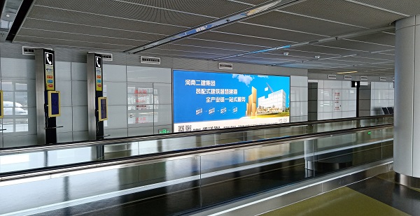 2、機(jī)場廣告現(xiàn)場圖.jpg 2、機(jī)場廣告現(xiàn)場圖.jpg