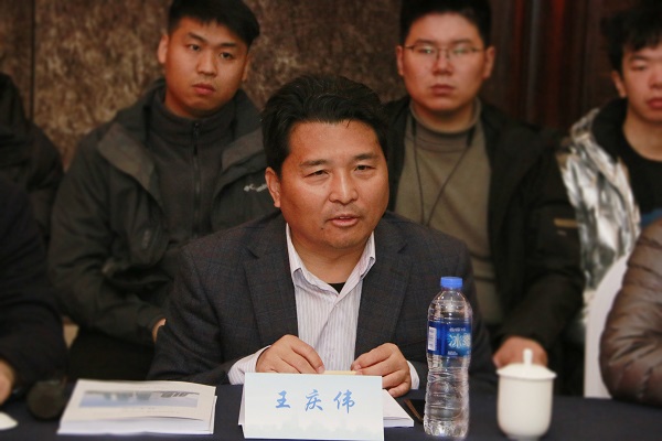集團(tuán)公司副董事長(zhǎng)王慶偉發(fā)表講話.jpg 集團(tuán)公司副董事長(zhǎng)王慶偉發(fā)表講話.jpg