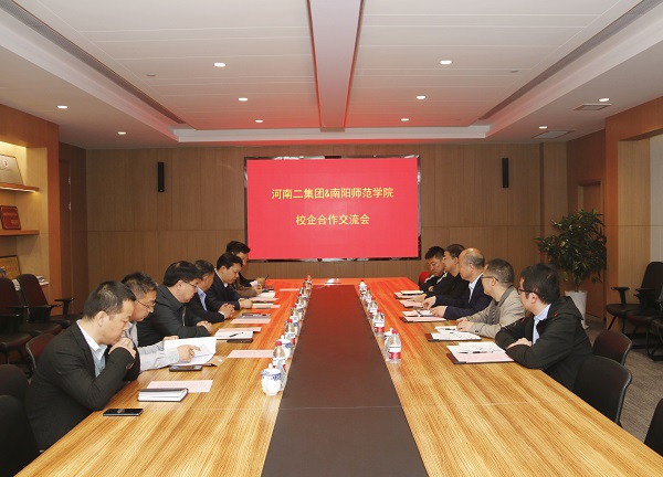 2、會(huì)議現(xiàn)場(chǎng).jpg 2、會(huì)議現(xiàn)場(chǎng).jpg
