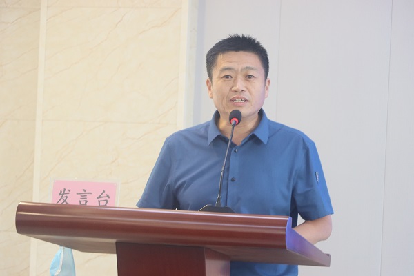 3、新鄉(xiāng)市市政工程處有限公司黨委副書記、董事張家偉作總結(jié)發(fā)言.jpg