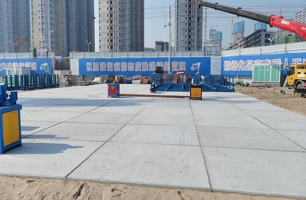 2、裝配式預(yù)制路面板構(gòu)件在現(xiàn)場(chǎng)臨建區(qū)、材料存放加工區(qū)的應(yīng)用（輕型或中型）.png