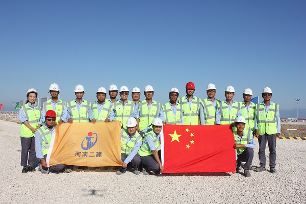 土耳其胡努特魯電廠項(xiàng)目團(tuán)隊(duì)合影.JPG 土耳其胡努特魯電廠項(xiàng)目團(tuán)隊(duì)合影.JPG