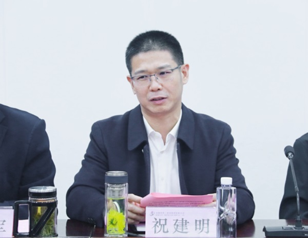 集團(tuán)公司總經(jīng)理兼科協(xié)副主席祝建明在會(huì)上講話.jpg
